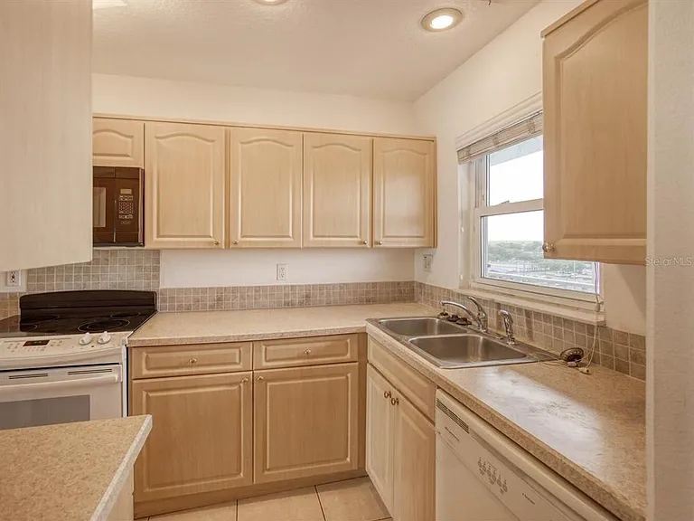 4939 Floramar Ter #912 — Photo 8
