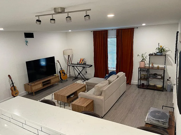 1325 Bagby Ave #A — Photo 3