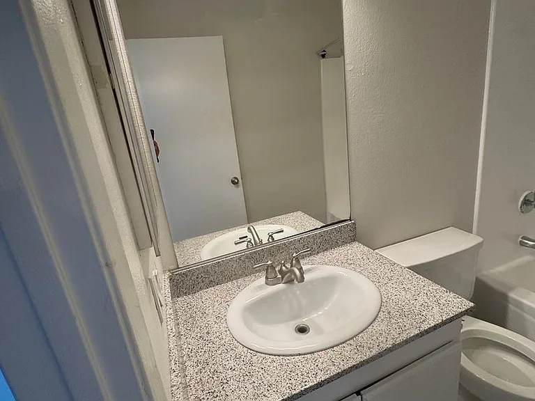 1236 Devonshire Ln — Photo 28