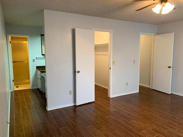 6453 N College Ave — Photo 11