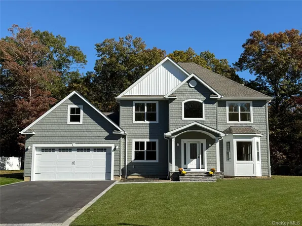5 Lakeland Woods Court #5, Ronkonkoma, NY 11749