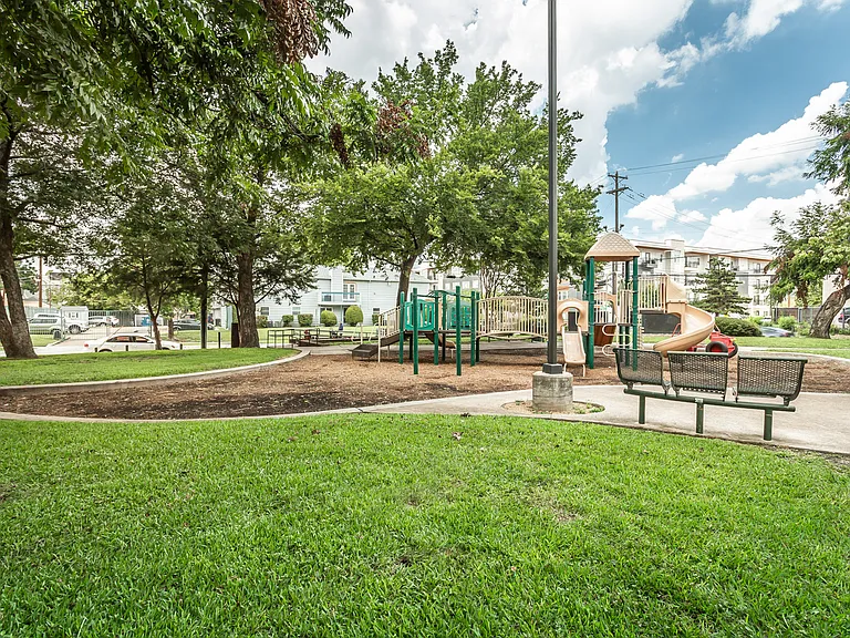 1901 N Fitzhugh Ave #19 — Photo 34