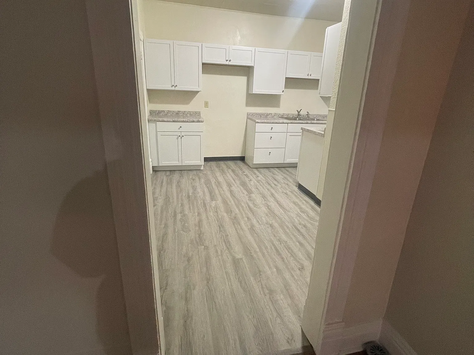 3 bed, 1100 sqft, $1,200 — Photo 3