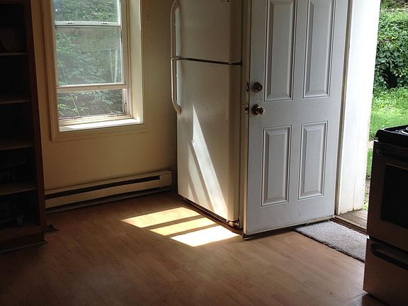 4th image of 8 Woodland Ave