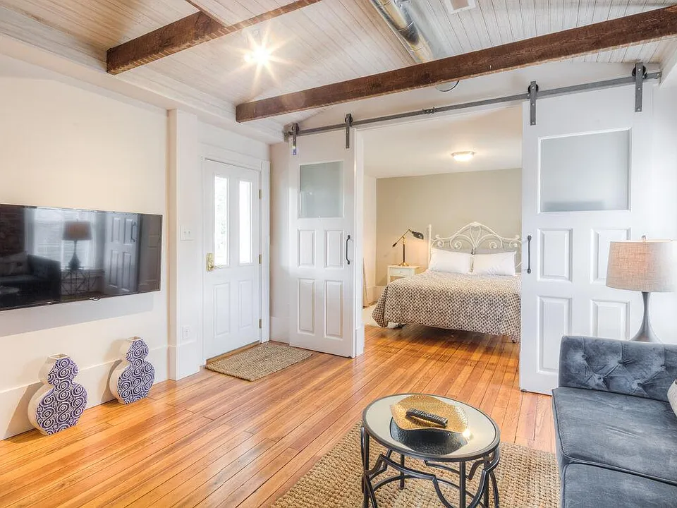 829 Belmont Ave #5