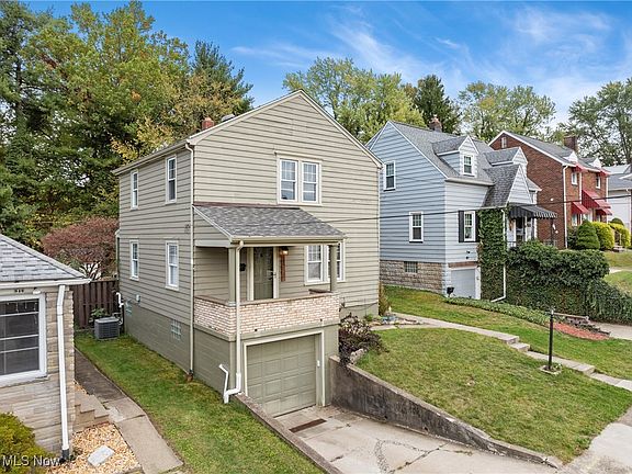 3rd image of 942 Oxford Blvd