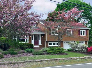 26 Camp Ave, North Kingstown, RI 02852