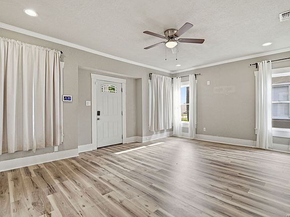 3rd image of 1629 W woodlawn