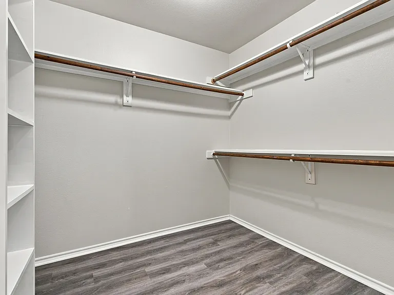 1033 Suffolk Ln — Photo 15