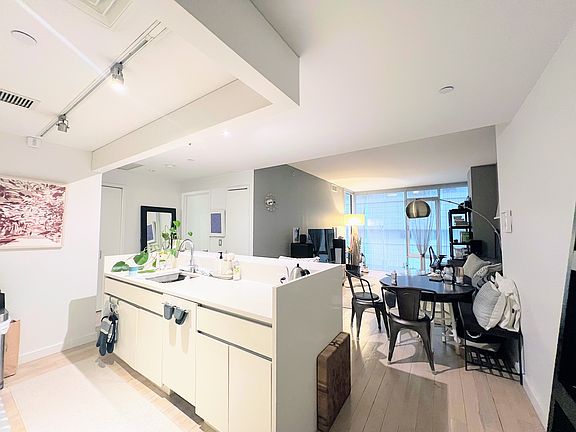 4th image of 50 Franklin St APT 3E