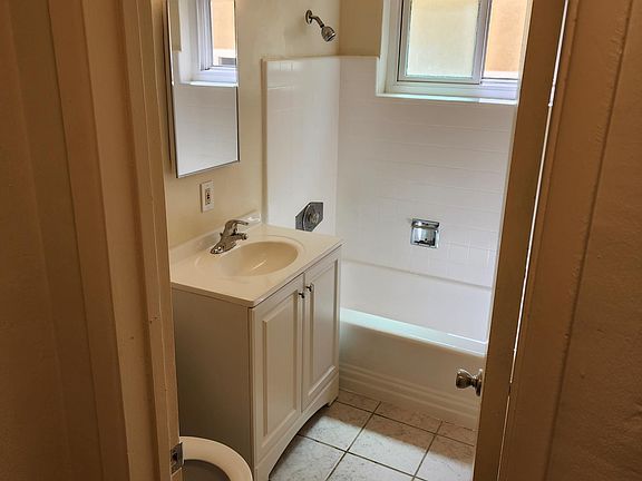 3rd image of 3159 Lincoln Ave #3159