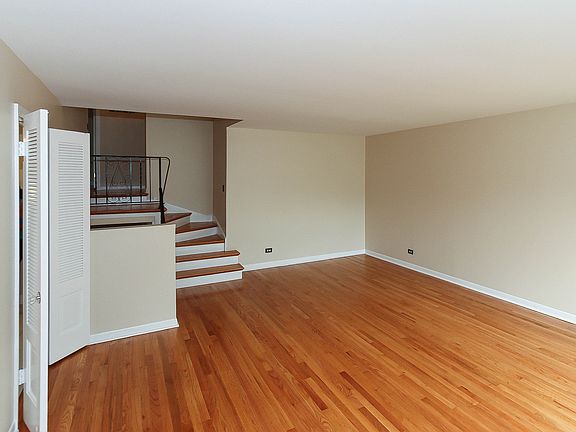 3rd image of 9521 Oriole Ave
