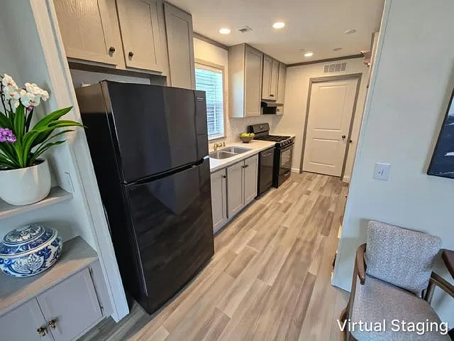 2 bed, 784 sqft, $1,500 — Photo 2