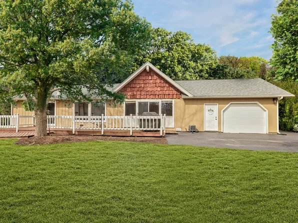 38711 N Woodland Ave, Wadsworth, IL 60083