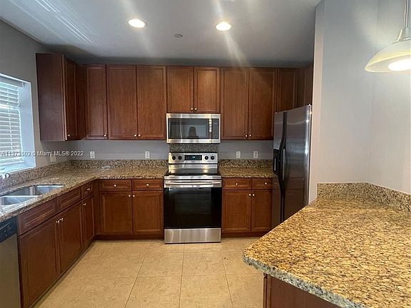 5th image of 708 SE 15th St APT 7