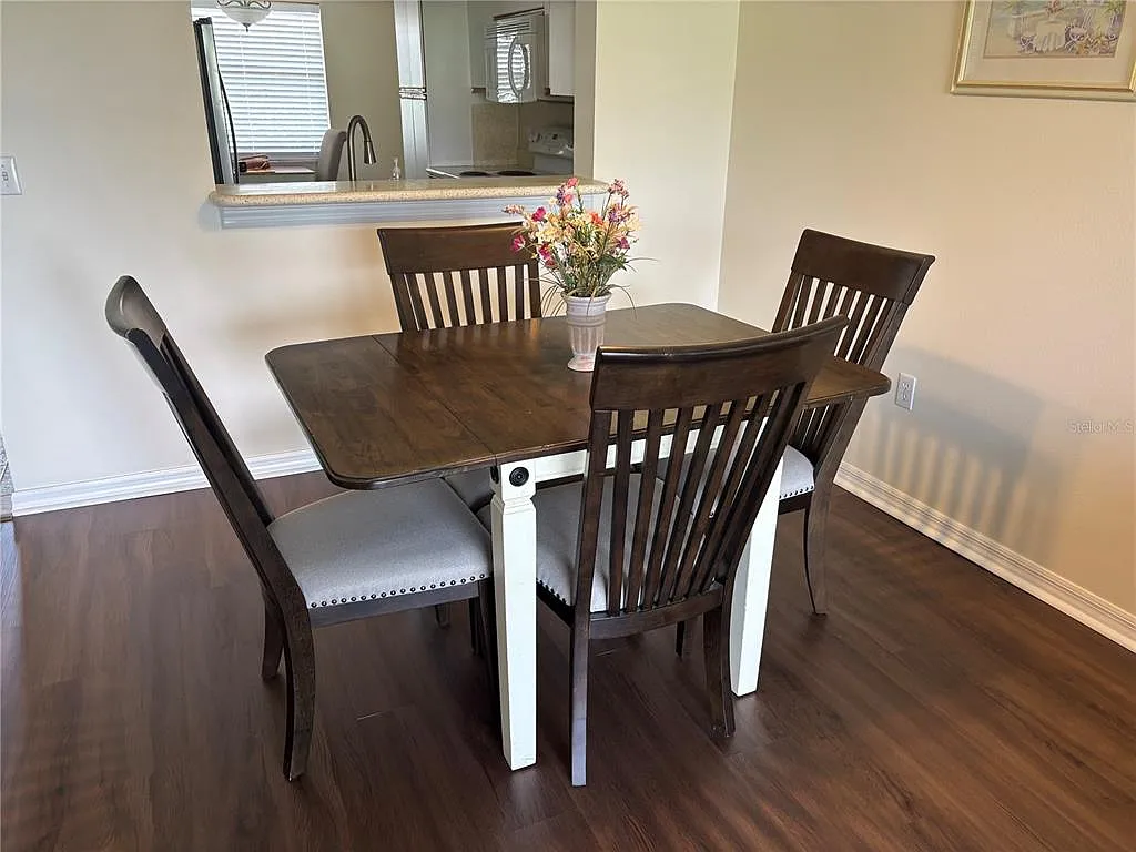 2 bed, 2.0 bath, 1042 sqft, $1,800 — Photo 4
