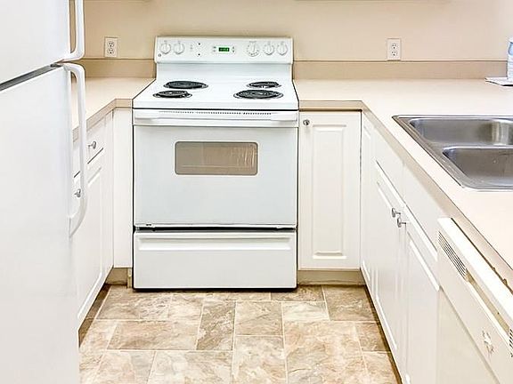 5th image of 4004 SW 26th Dr APT 38