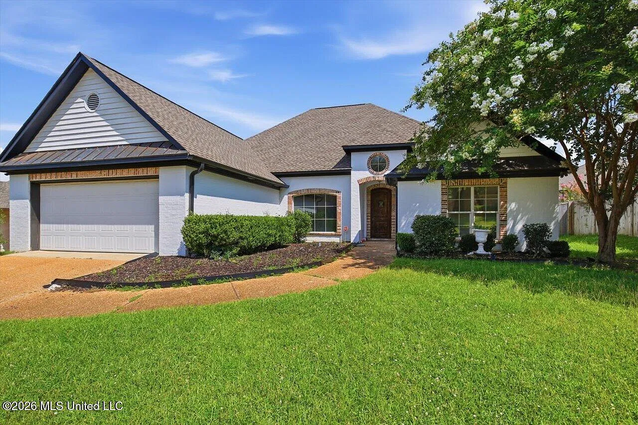 4 bed, 2.5 bath, 2421 sqft, $2,800 — Photo 1