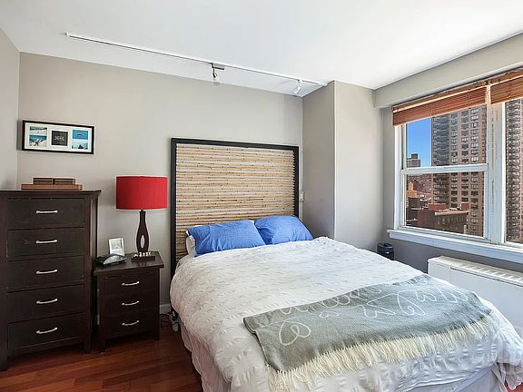 4th image of 155 E 34th St APT 10J