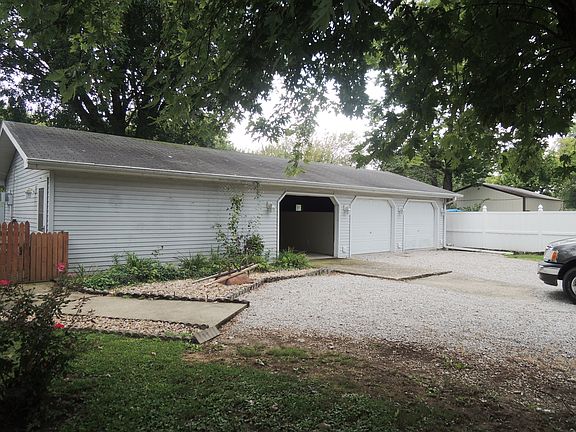 3rd image of 1002 W Hillview Ave