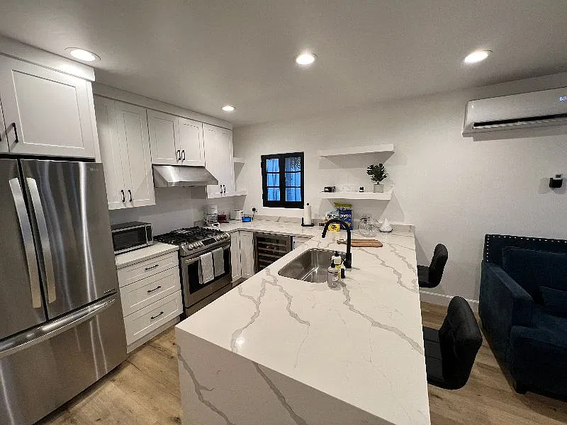 2 bed, 1000 sqft, $3,795 — Photo 1
