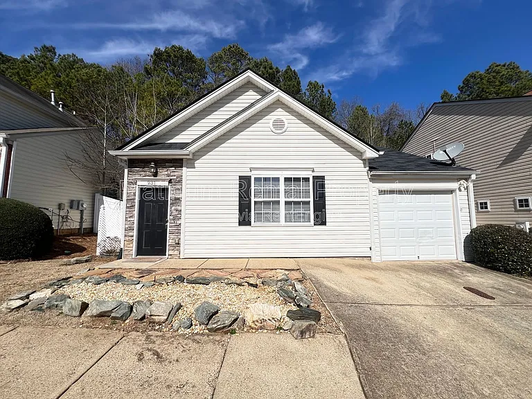 231 Oak Grove Way — Photo 1