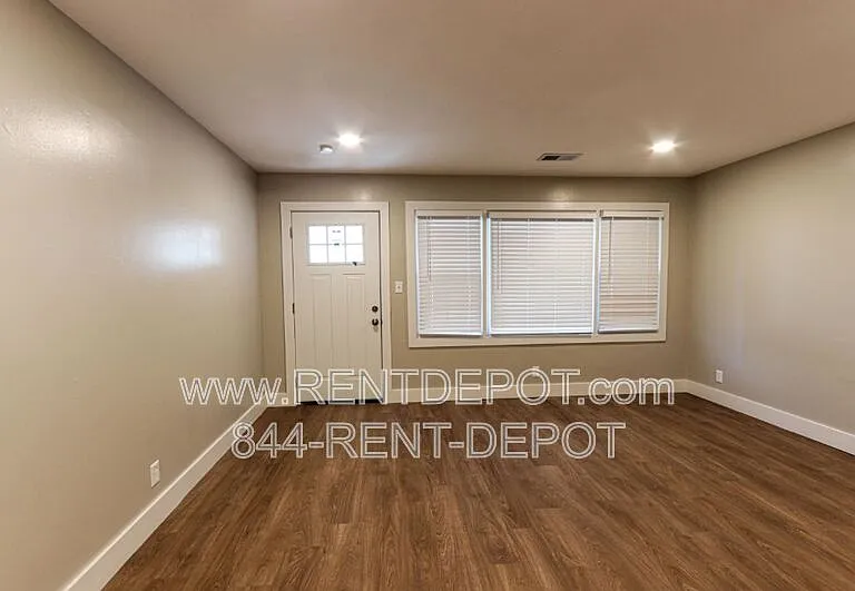 1330 SE 2nd St #112 — Photo 2