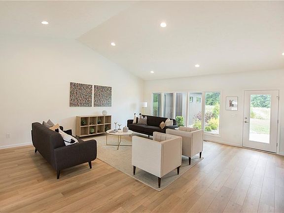 3rd image of 9098 Longbrook Dr