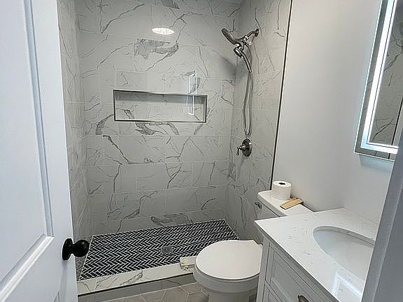 4th image of 5015 Tulip Dr