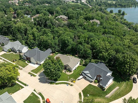3rd image of 223 McKinsie Ct NE