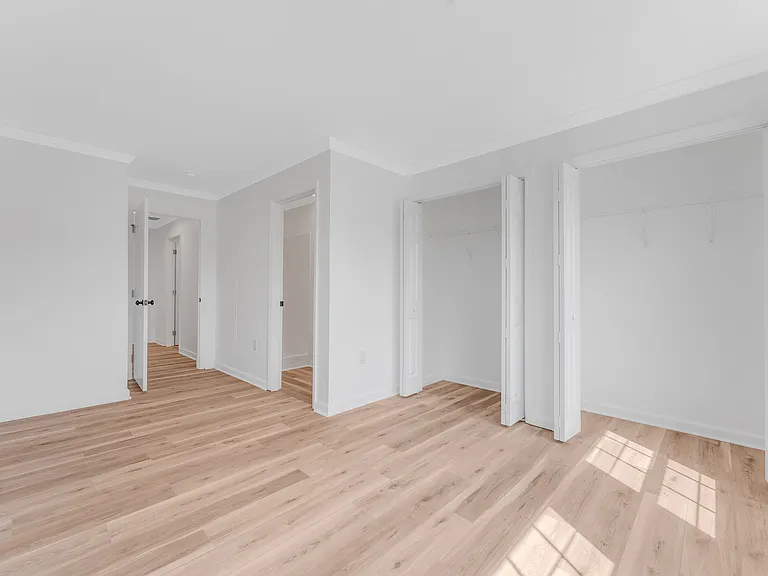 138 Putnam St — Photo 10