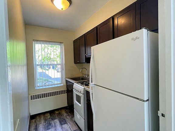 2nd image of 427 4th St SE APT 102