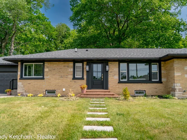 315 W 40th St, Holland, MI 49423