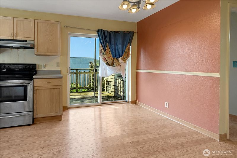 3rd image of 1735 28th Avenue S