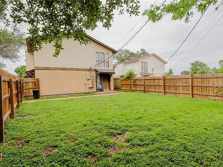 1520 Hawk Tree Dr #D — Photo 14