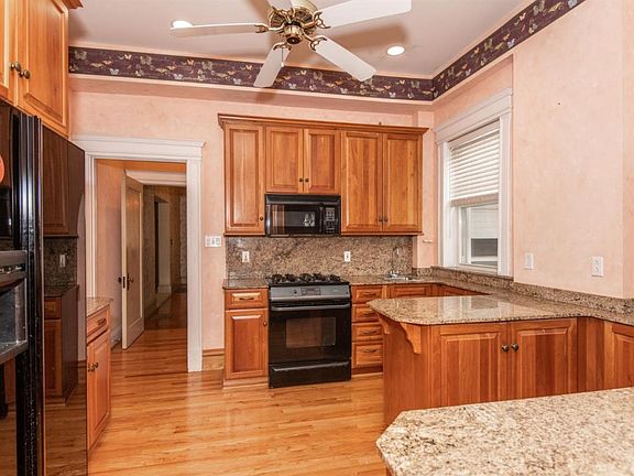 3rd image of 1020 Lenox Pl