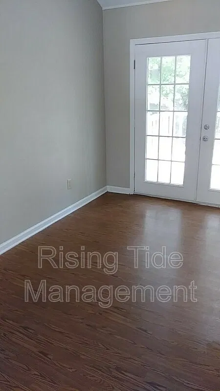 3 bed, 1.0 bath, 1000 sqft, $1,200 — Photo 3