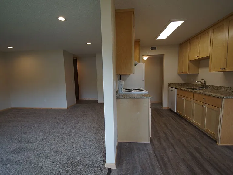 Larpenteur Estates Apartments — Photo 106