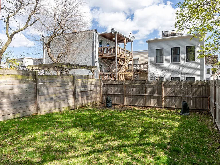 498 Sumner St #3 — Photo 28