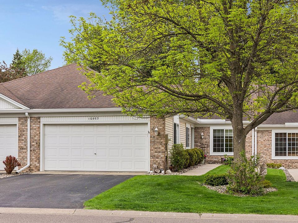 1st image of 10953 Lexington Dr