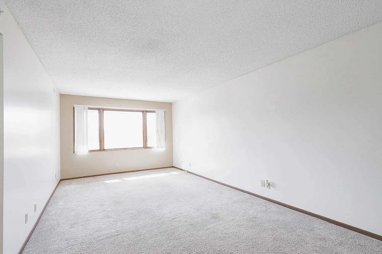 2 bed, 807 sqft, $749 — Photo 1