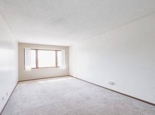 4615 Meredeth St APT 5, Lincoln, NE 68506