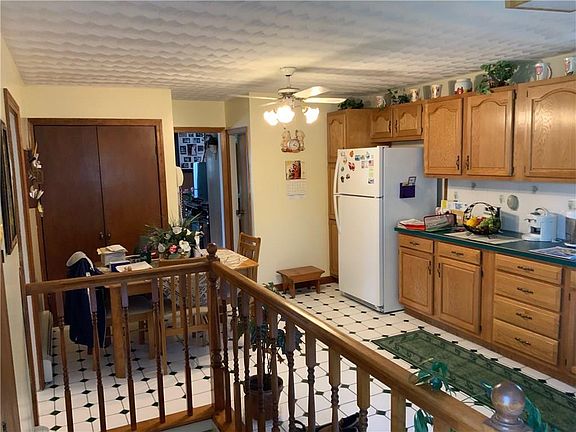 4th image of 252 S Clarendon St