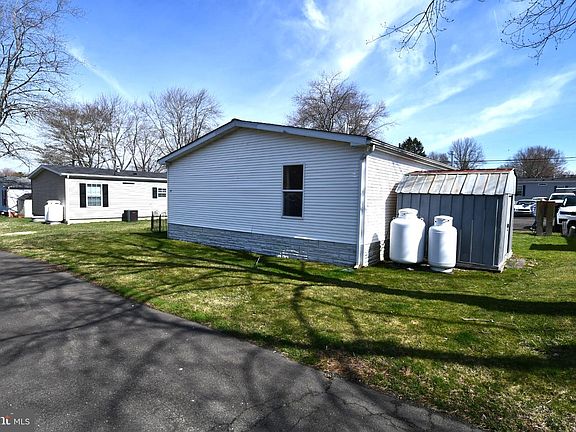 3rd image of 45 Maple Ct