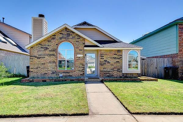 1st image of 2106 Briarcliff Dr