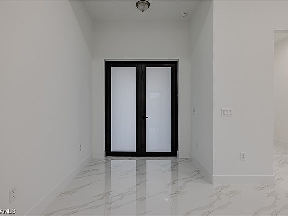 5th image of 906 Tena Ave N