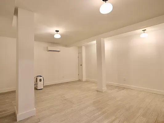 Rented by Hagstrom Management Inc | media 24