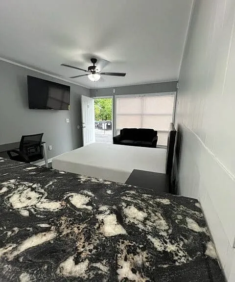 401 Smith St #B13 — Photo 7