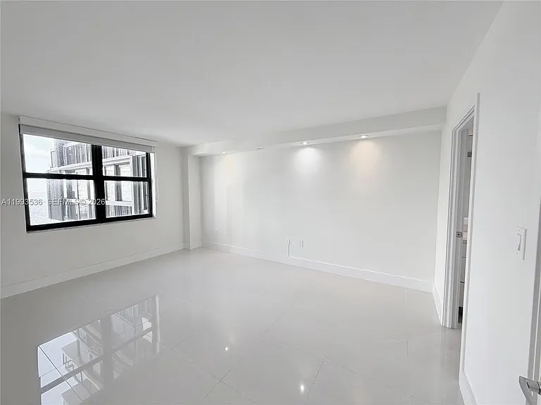 2333 Brickell Ave #1407 — Photo 9
