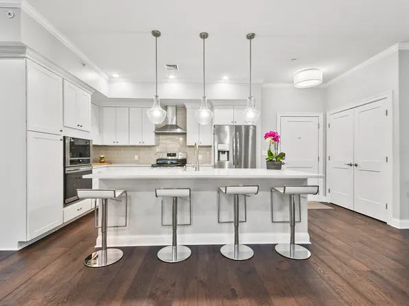 635 Old Post Rd #303, Sharon, MA 02067